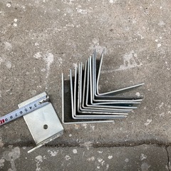 スチールL字金具　廃材　DIYの画像