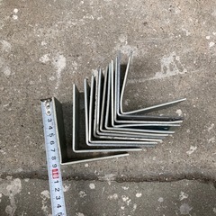 スチールL字金具　廃材　DIYの画像