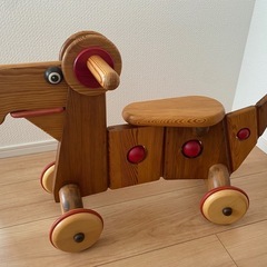 子供用の乗用玩具の画像