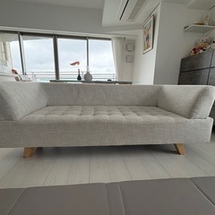 お渡し先決定しました　LOWYA ソファ　白　受け渡し可能日程をメッセージにご記載くださいの画像