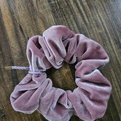シュシュ　ヘアゴム　ベロア　ピンクの画像