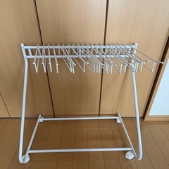 スラックスハンガー