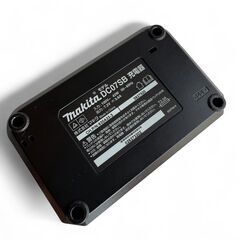 Y7-717 makita マキタ 7.2V用充電器 DC07SBの画像