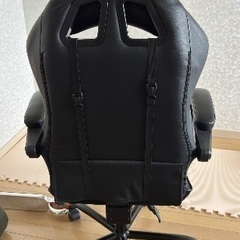 【商談中】ゲーミングチェアお譲りします（引越しに伴い処分予定）の画像