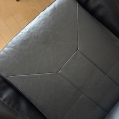 【商談中】ゲーミングチェアお譲りします（引越しに伴い処分予定）の画像