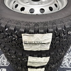 ㊼軽トラ・箱バン用の新品ゴツゴツタイヤと中古美品テッチンホイールとナット付きの画像