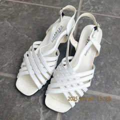白　サンダル　ヒール　CHARLES