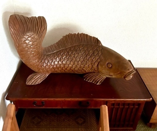 鯉　木彫り