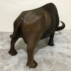 木製置物　牛
の画像