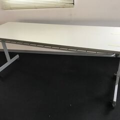 折りたたみ式　長机　キャスター付き