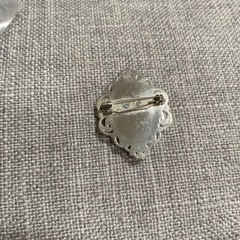 オパール風シルバーオーバルブローチの画像