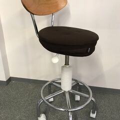 キャスター付き　ハイチェア　背もたれつきの画像