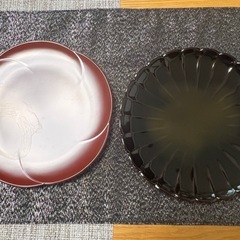 漆器風のお皿の画像