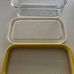 ル・クルーゼ　ミニバッグ、バター入れ　カッター付　　りんごカッターセットの画像