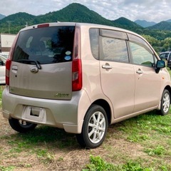 ダイハツ　ムーヴ　桃の画像