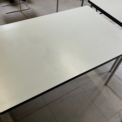 作業台におすすめ♪　テーブル　机　デスク　在庫１点のみ　(約)W120cm×D75cm×H70.5cmの画像