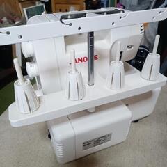 値下げしました❗️JANOMEロックミシンの画像