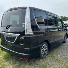 日産　セレナ　黒の画像