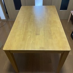 ダイニングテーブルとチェア4脚セット