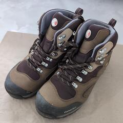 【トレッキングシューズ】CARAVAN登山靴