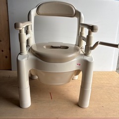美品　ポータブルトイレ　安寿ちびくまくん　中古品