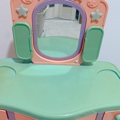 無料　メイクアップテーブル　ドレッサー　子供用　おもちゃの画像