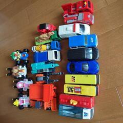 ハッピーセット　トミカなどの画像