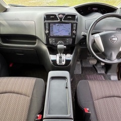 日産　セレナ　茶の画像