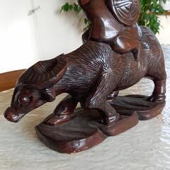 ‼️最終値下げ　木彫りの水牛　中国の少年？インテリア 工芸品　ヴィンテージの画像