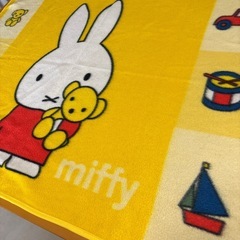 98×73㎝くらい　ミッフィー　ブランケット　フチ黄色の画像