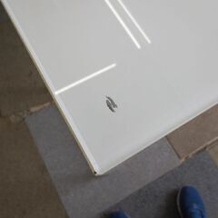 ニトリ ガラスデスク  幅120×奥45×高76cm ホワイト系  スリムデスク PCデスク 机 NITORI 札幌 北20条店の画像