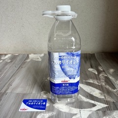  バローのアルカリイオン水の容器とカード