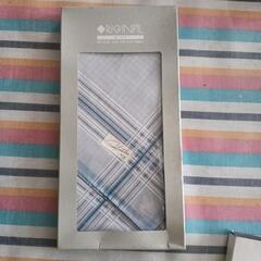 箱入りメンズハンカチの画像