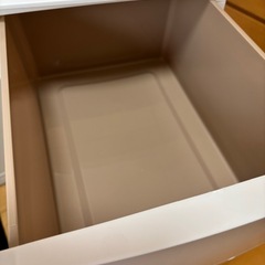 キャスター付き　チェストの画像