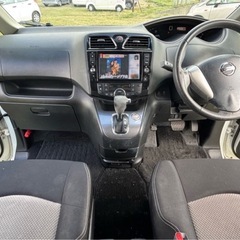 日産　セレナ　白の画像