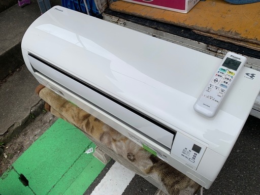 福岡市内取付料金込み　ダイキン空調　ルームエアコン　10-12畳　2019年