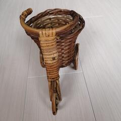 籐細工・自転車の画像