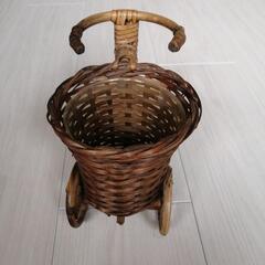 籐細工・自転車の画像