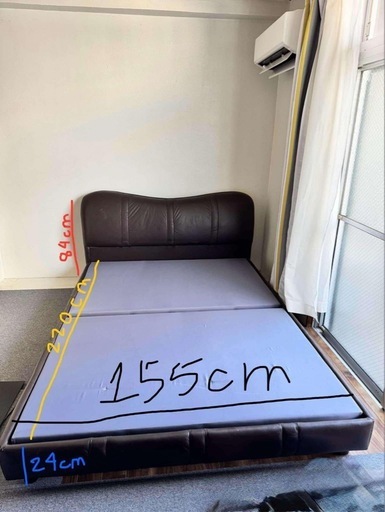 ベッド、布団、ゴミ箱、