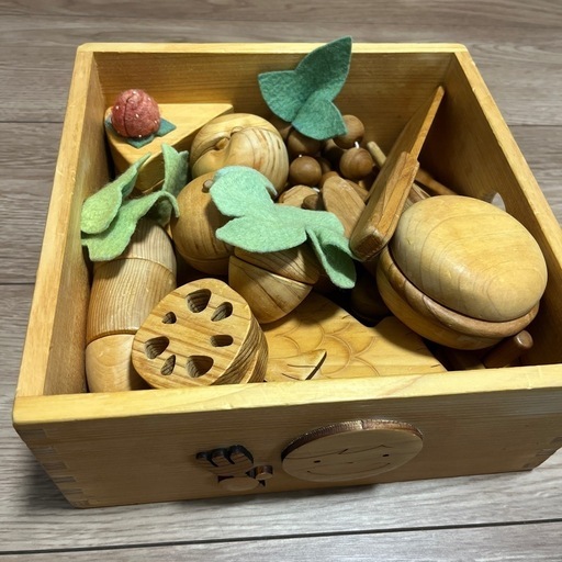 山のくじら舎　他　おままごとセット 山のくじら舎 ままごとセット: 木のおもちゃ｜クレヨンハウス