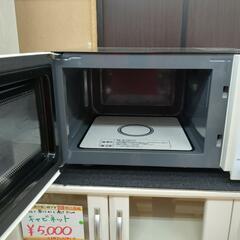 電子レンジ EDION e-angle  ANG-MO-A5 動作確認済み！ 白黒カラー　作動確認済み【こちらは店舗です。浜村鹿野温泉ICから3分 買取本舗 宮本リサイクル 営業時間9～19時 定休日水曜のみ←連絡できませんm(_ _)m】の画像