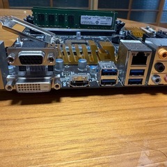 ゲーミングPCのマザーボードの画像