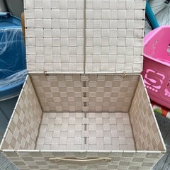 取引中　多分ダイソーの500円か300円の入れ物の画像