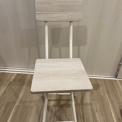 ニトリ　折りたたみ椅子　白の画像