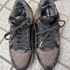 【期間限定値下げ】マイケルコースMICHAEL KORS　スニー...