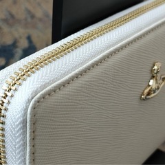 【急ぎのため対応早い方】ヴィヴィアンウエストウッド　長財布　白の画像