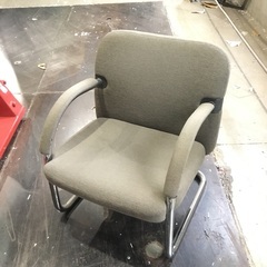 【中古】クッションチェア（グレー／肘掛け付き）現地販売中！