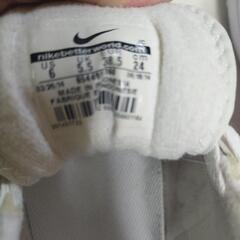 NIKEレディーススニーカー未使用の画像
