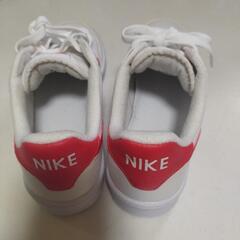 NIKEレディーススニーカー未使用の画像