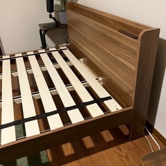 セミダブル　ベッドフレーム　ブラウン　コンセント/USB付き